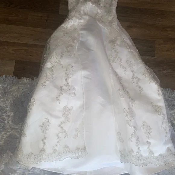 David's Bridal | Dresses | Davids Bridal Elegant White Wedding Dress With  Embroidery | Poshmark